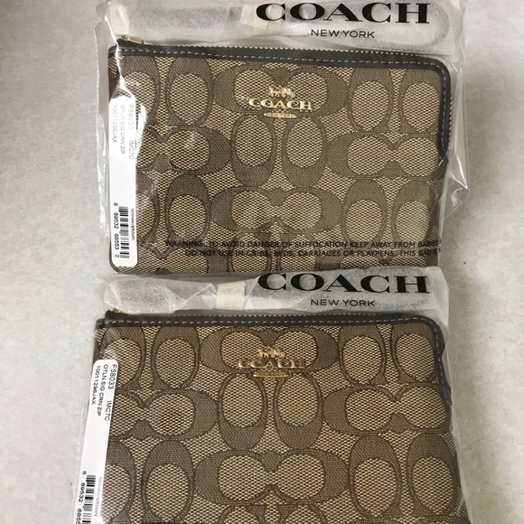 Coach Corner Zip Wristlet 💕Price Firm - Picture 3 of 5
